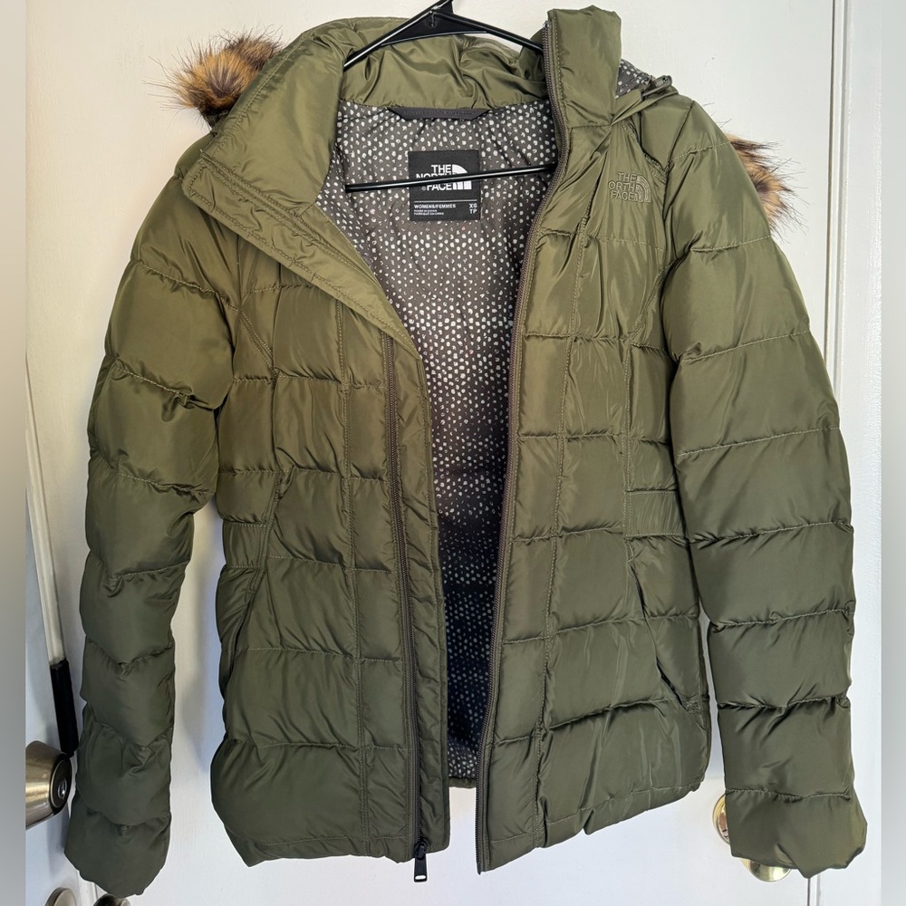 XS never worn North Face Jacket with detachable hood